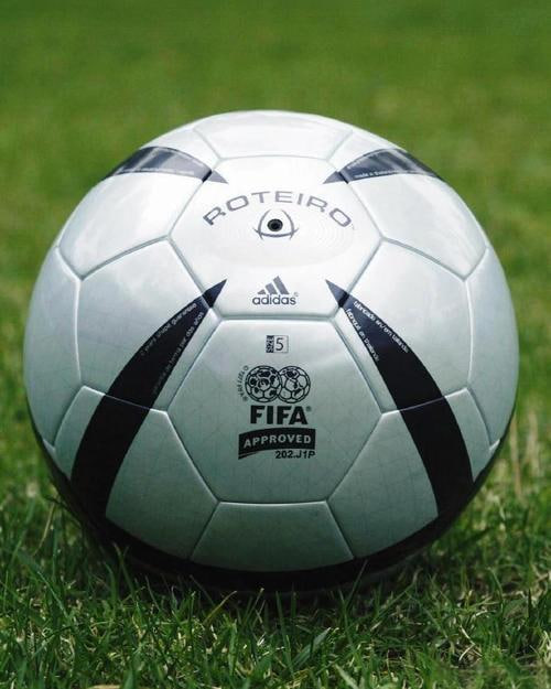 青少年篮球培训场景